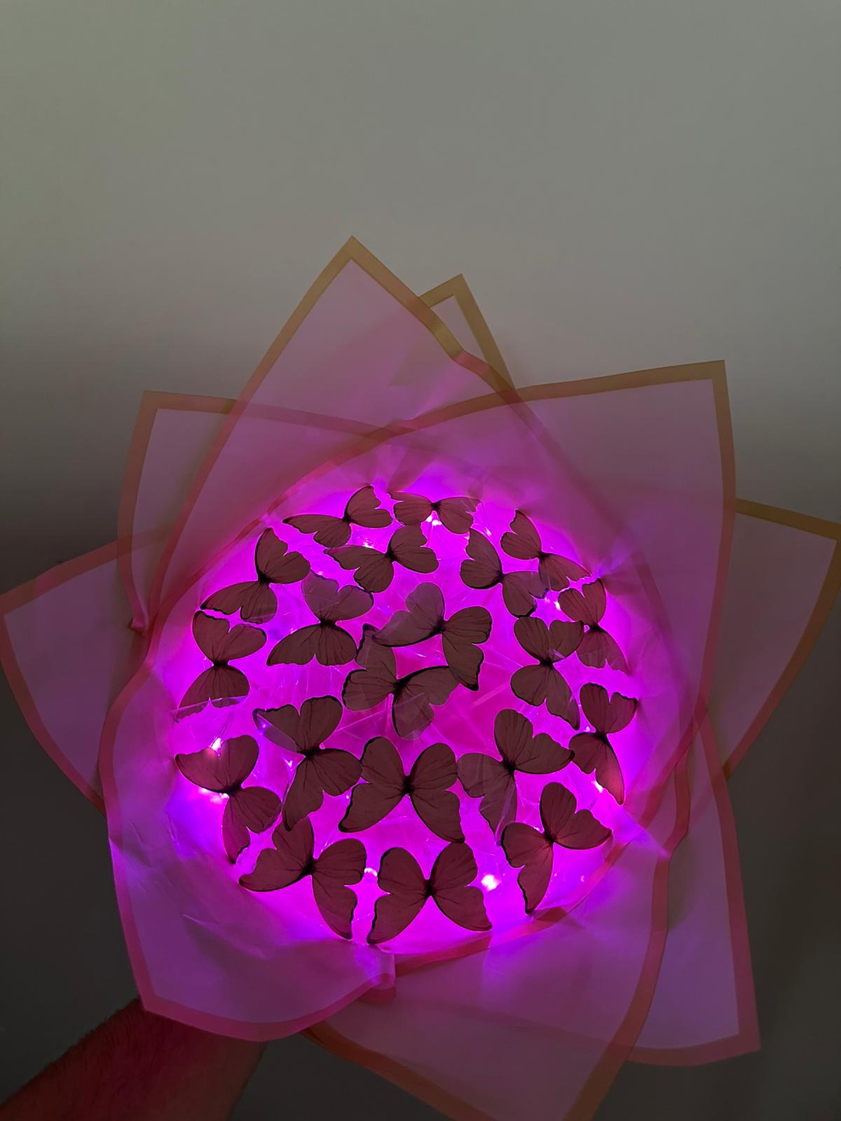 LED Işıklı Pembe Kelebek Buketi – Solmayan Yapay Çiçek Hediye