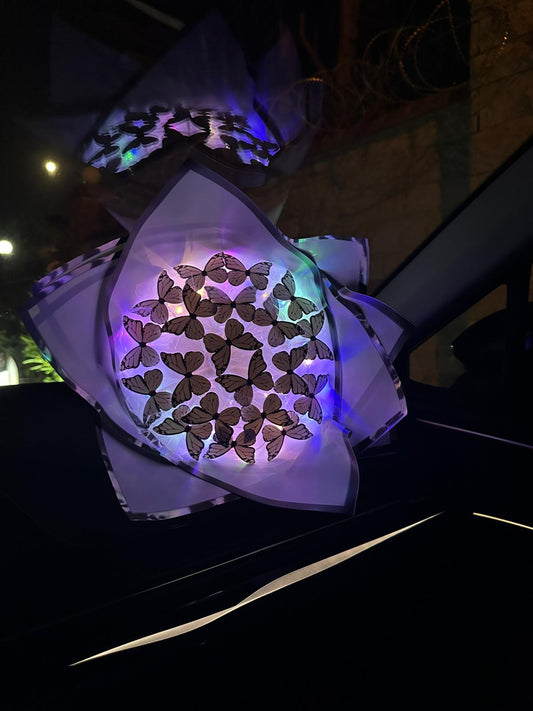 LED Işıklı Beyaz Kelebek Buketi – Solmayan Yapay Çiçek Hediye