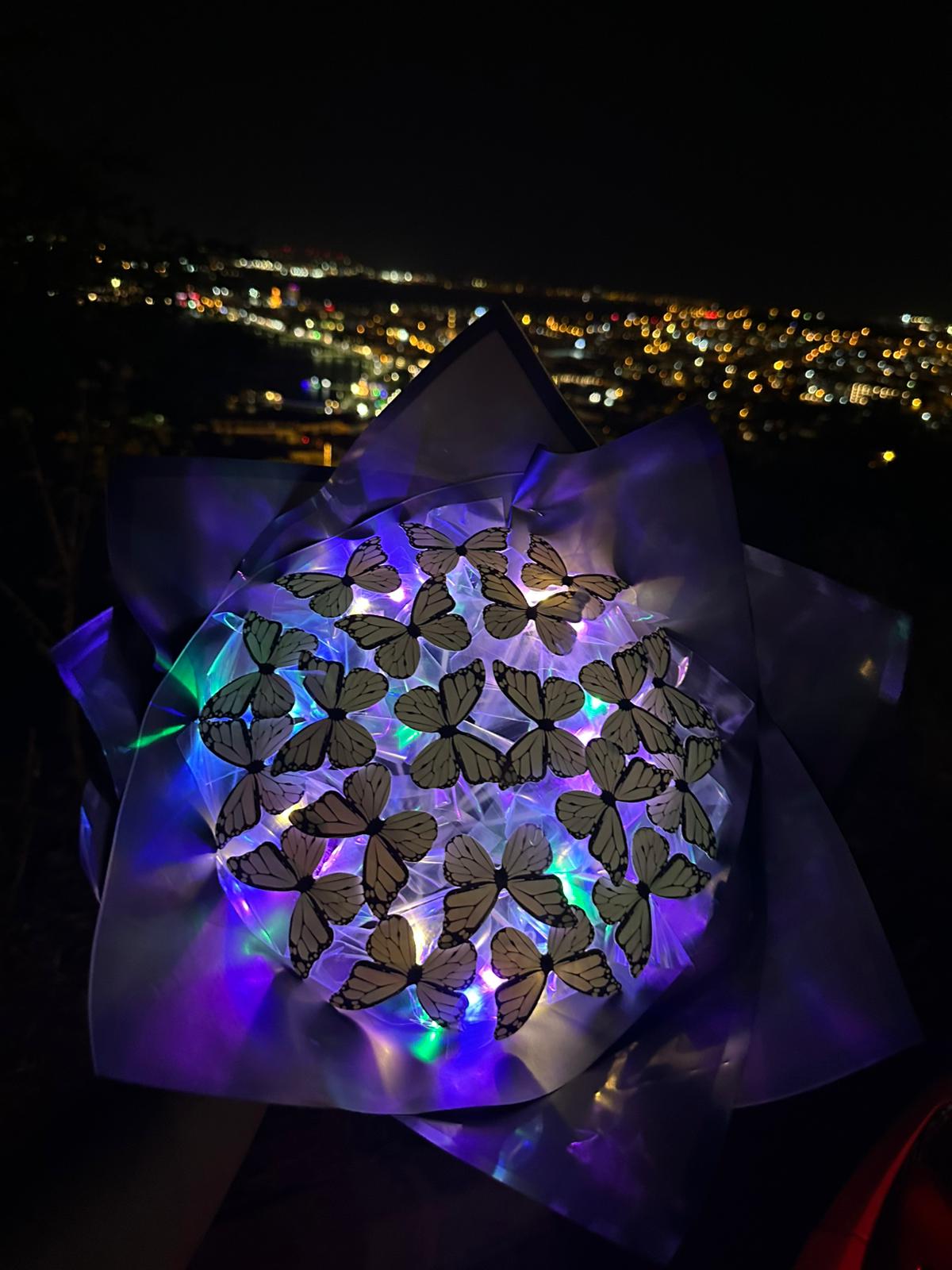 LED Işıklı Siyah Kelebek Buketi – Solmayan Yapay Çiçek Hediye