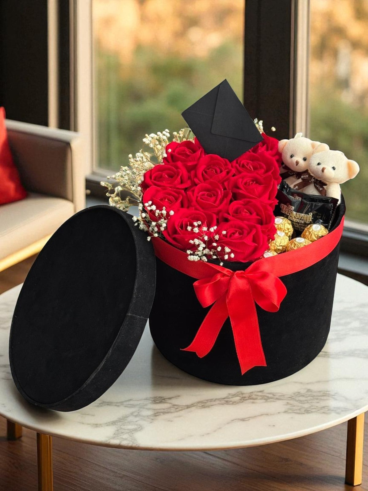 Romantik Lüks Kırmızı Kadife Gül Kutusu Prestij Boy – Peluş Ayıcık & Çikolata Detaylı