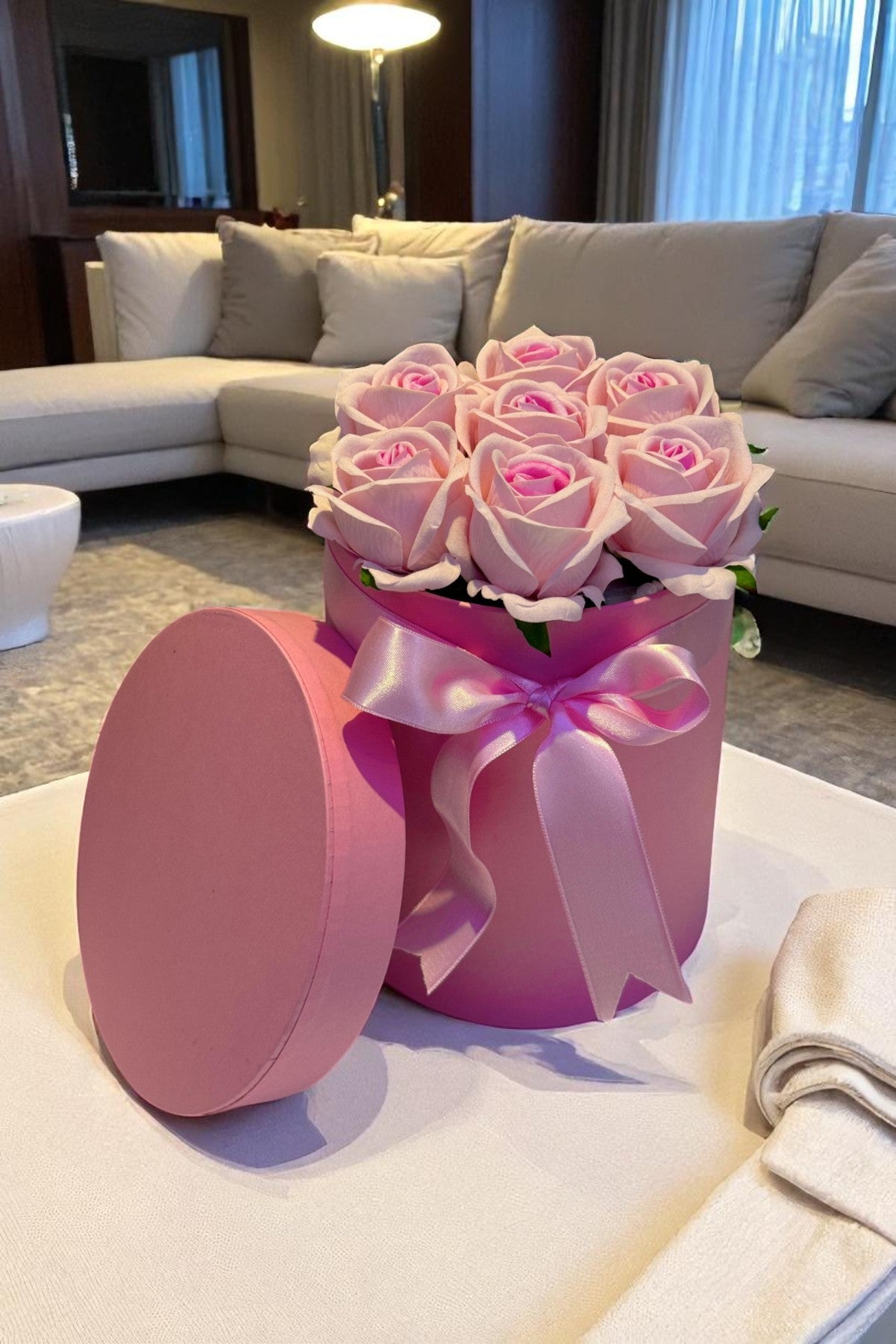 Sevgiliye Özel Hediyelik Gül Kutusu – Pembe Yapay Gül