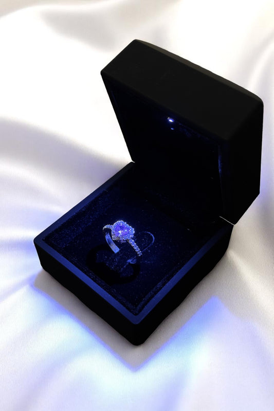 Pembe Kalpli Işıklı Kutuda Çelik Ciddi İlişki Yüzüğü – Sevgiliye Özel Hediye