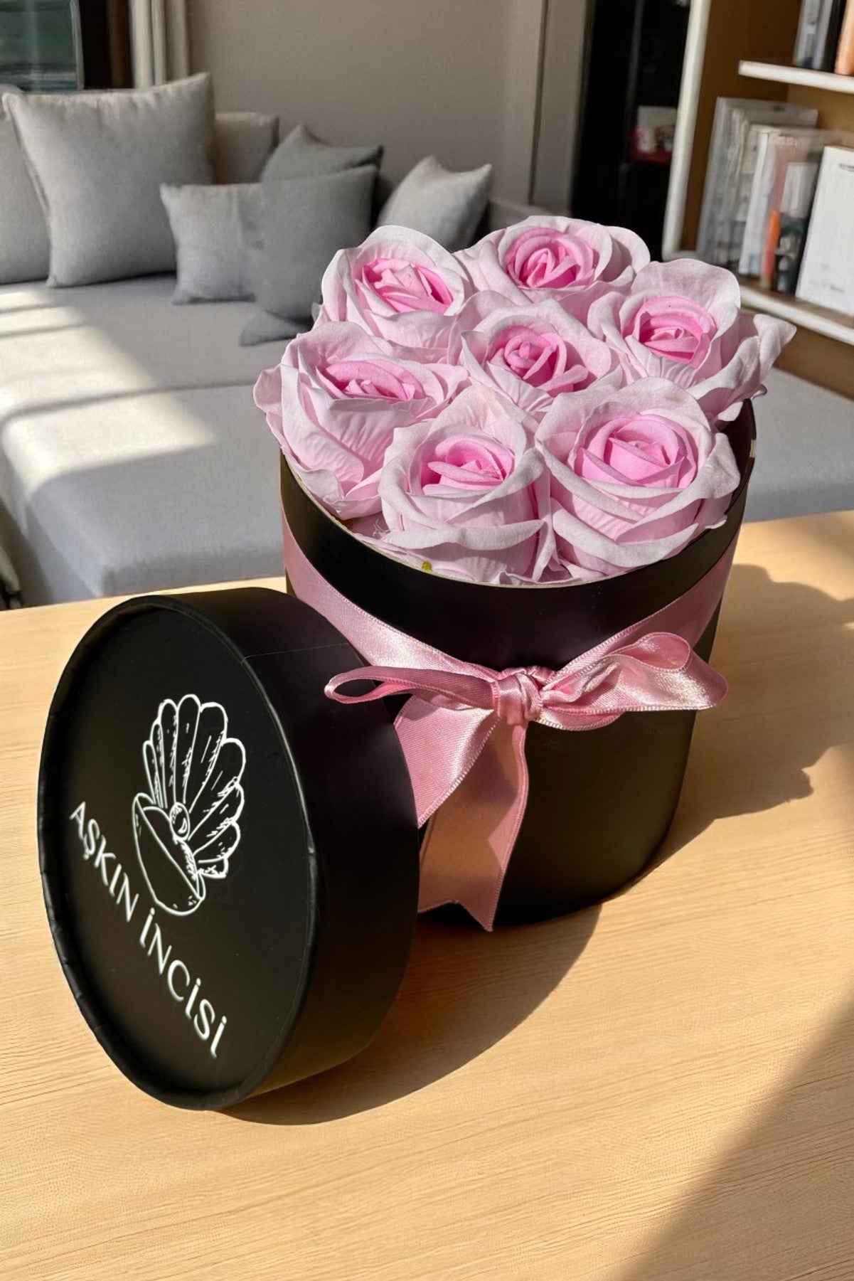 Sevgiliye Özel Hediyelik Gül Kutusu – Pembe Yapay Gül