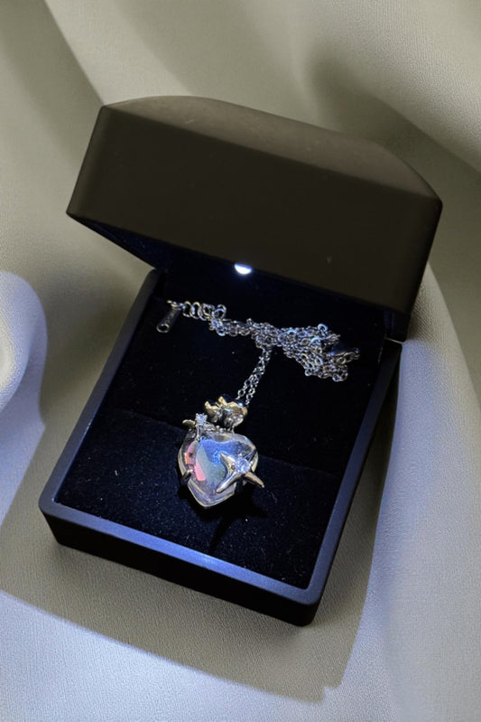 Işıklı Kutulu Parlak Çelik Büyük Kalp Taşlı Kolye – Zarif ve Işıltılı Tasarım | Sevgiliye Özel (Silver)