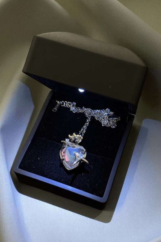 Işıklı Kutulu Parlak Çelik Büyük Kalp Taşlı Kolye – Zarif ve Işıltılı Tasarım | Sevgiliye Özel (Silver)