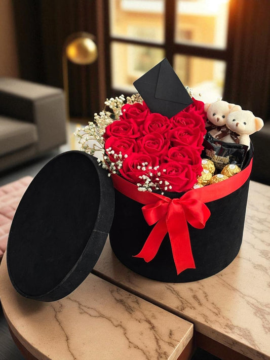 Romantik Lüks Kırmızı Kadife Gül Kutusu Prestij Boy – Peluş Ayıcık & Çikolata Detaylı