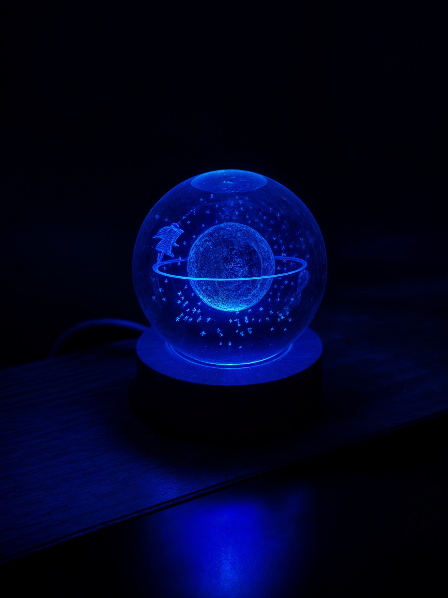 RGB Işıklı Satürn Kız Kar Küresi – Dekoratif Gece Lambası