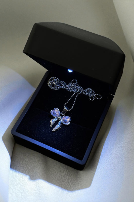 Işıklı Kutulu Parlak Çelik Papyon Kolye – Işıltılı ve Şık Tasarım | Sevgiliye Özel (Silver)