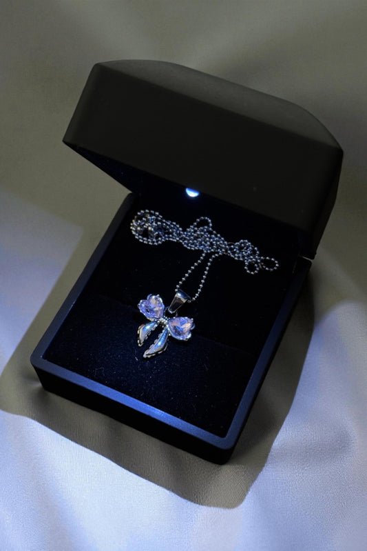 Işıklı Kutulu Parlak Çelik Papyon Kolye – Işıltılı ve Şık Tasarım | Sevgiliye Özel (Silver)
